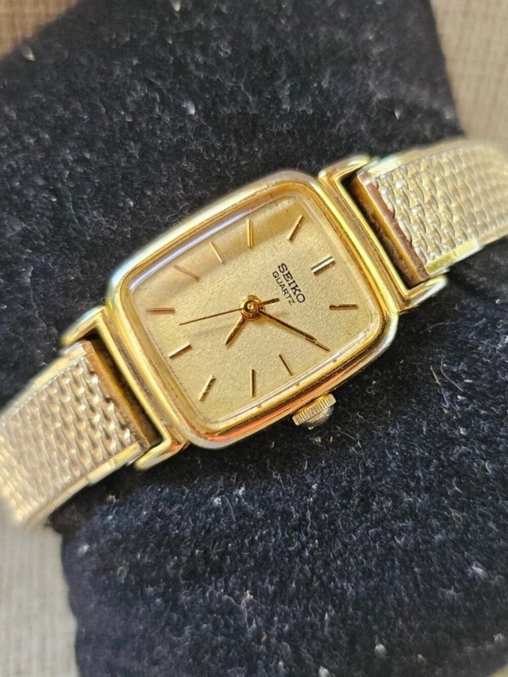 Vintage Seiko Ladies Wristwatch Gold Tone Metal Band Quartz Analog Wrist Watch